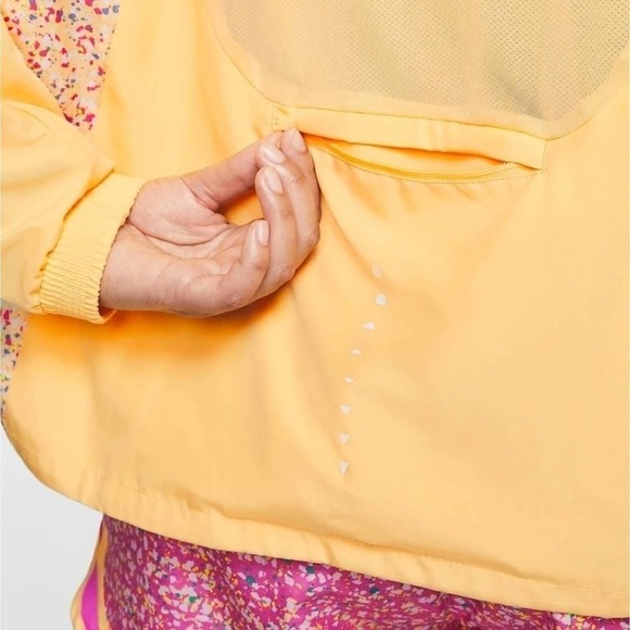 Nike Icon yellow floral Women's Running Jacket Plus Size 1X New - Picture 3 of 14